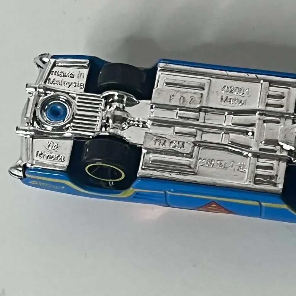 Hot Wheels 2001 DC Superman '64 Buick Riviera Die-Cast Car